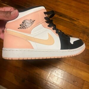 Jordan Mid 1 Nikes